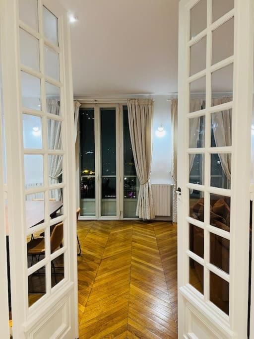 Apartmán Au Pied De La Tour Eiffel Paříž Exteriér fotografie